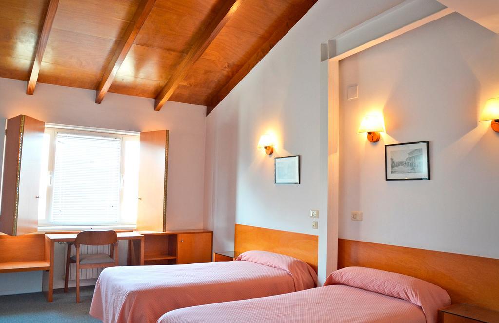 Hostal La Viuda Pobra De Trives Oda fotoğraf